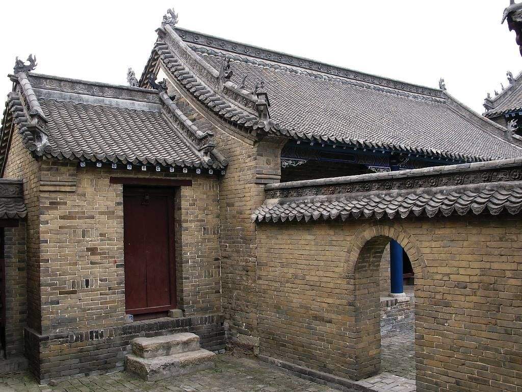 睡在去世人的房间禁忌（老人去世的房子还能再住人吗）