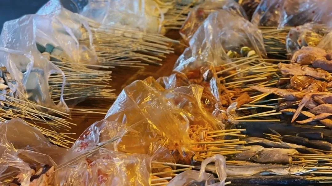 烧烤一天卖2000利润多少（烧烤背后的巨大利润分析）
