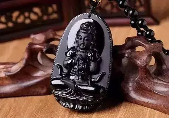 黑曜石真的很邪门（黑曜石越黑越能辟邪）