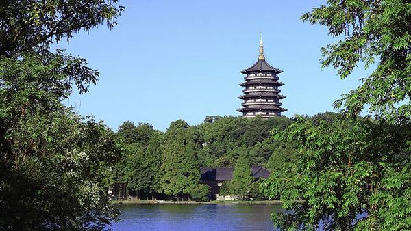西湖有哪三座著名塔(探秘西湖三塔的历史文化)