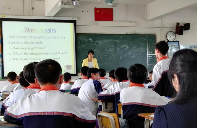 梦见又回到学校上学_梦到又回学校上课_梦见回学校上课学新知识
