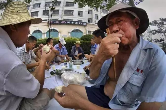 农民工的生存_农民工的真实生活_农民工的日常生活