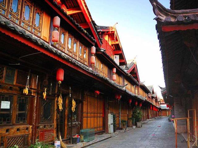 丽江住宿多少钱一晚上没睡(在丽江定居养老想开客栈，或租房的话多少钱？生活成本低吗？)(图2)