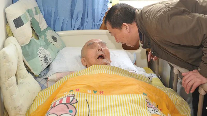 一人失能 全家失衡：当老人不可自理后，养老院是目前最好的去处