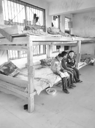 农村小学住读生的住与读