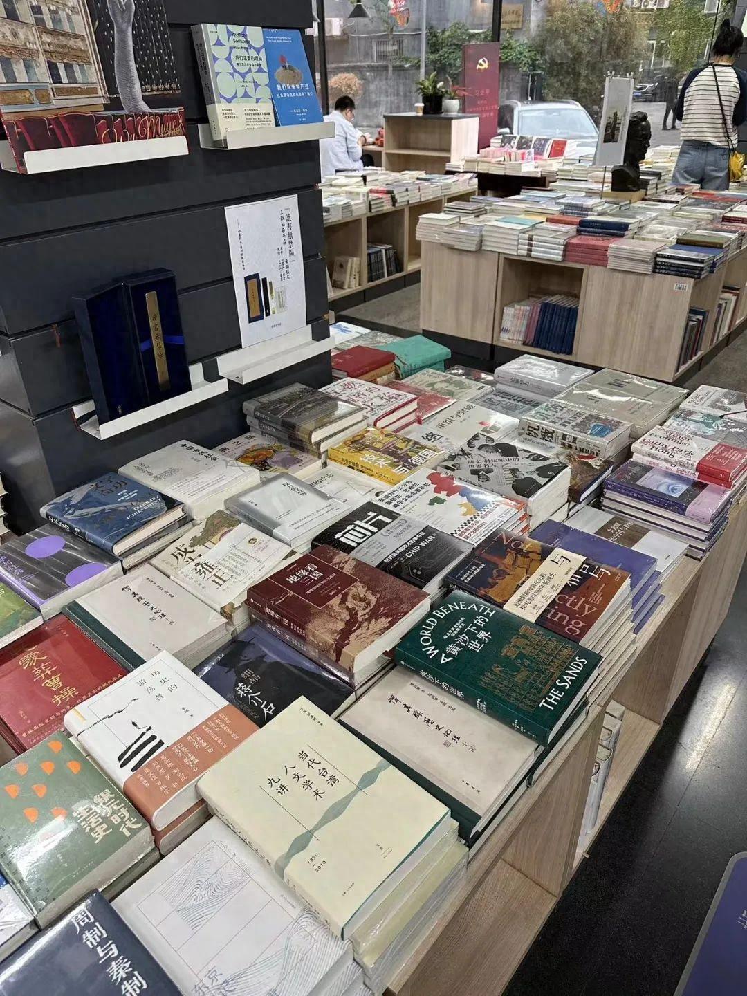 焦虑的年轻人，开始拼团买「知识」了
