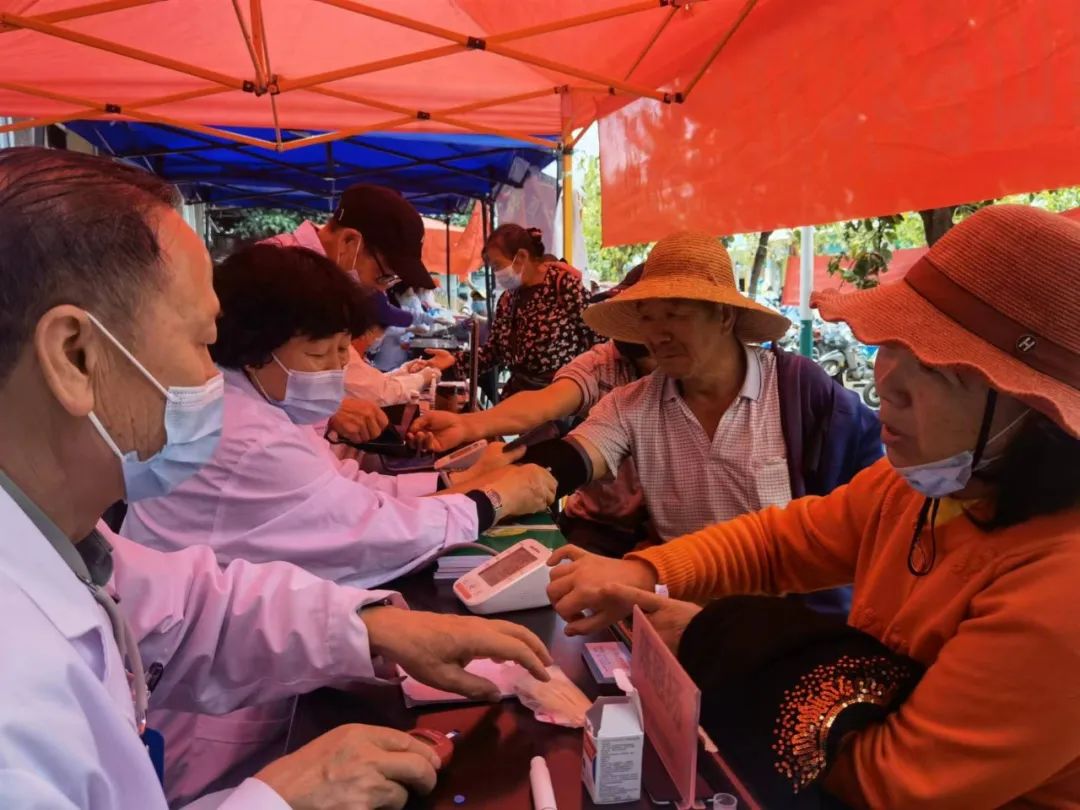 庙街镇：科普知识进乡镇，健康服务暖民心