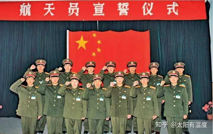 神舟十二号航天员普遍年龄不年轻，选择年纪大的航天员对于航空航天任务有什么优势？