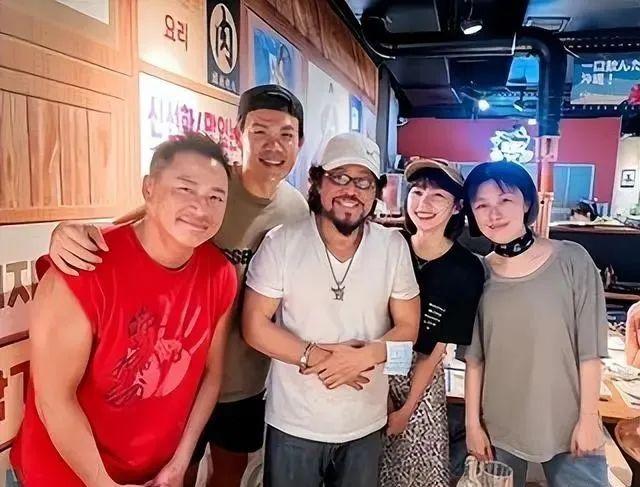费玉清一家四口的生活_费玉清的家居生活视频_费玉清家史