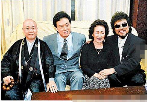 费玉清家史_费玉清的家居生活视频_费玉清一家四口的生活