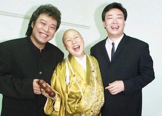 费玉清一家四口的生活_费玉清的家居生活视频_费玉清家史