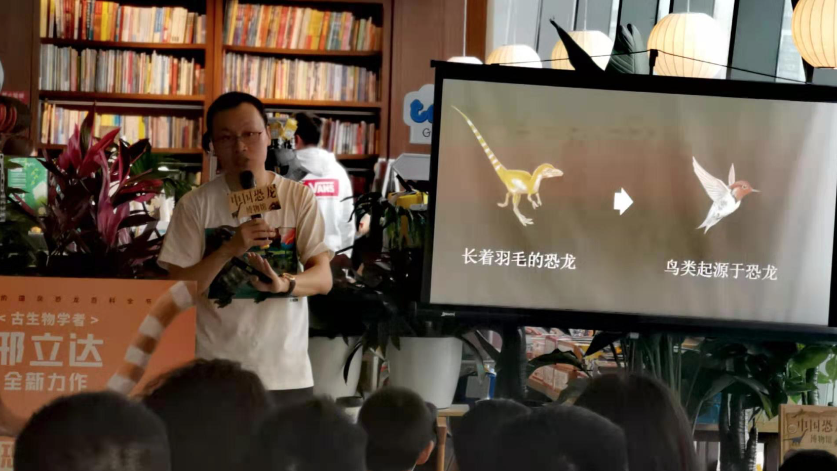 作为远古霸主的恐龙，在亿年前蛮荒世界里是如何生活的？