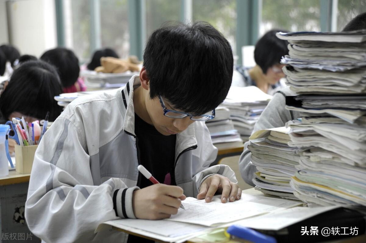 高三变化非常大，有学霸从神坛跌落，有学渣逆袭登顶，一切皆可能