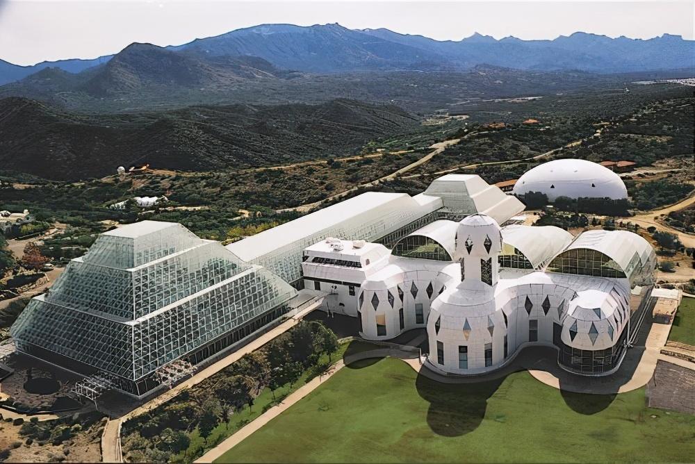 中国在宇宙中的首领地位不可动摇，靠的就是封闭的生物圈
