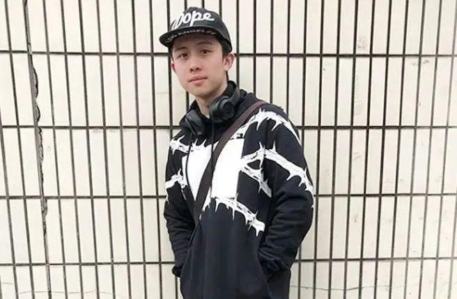 强势的母亲，缺席的父亲，失控的儿子？