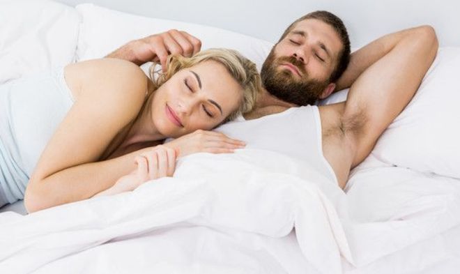 夫妻两地分居，用这3招解决“生理需求”可能会有所缓解，别害羞