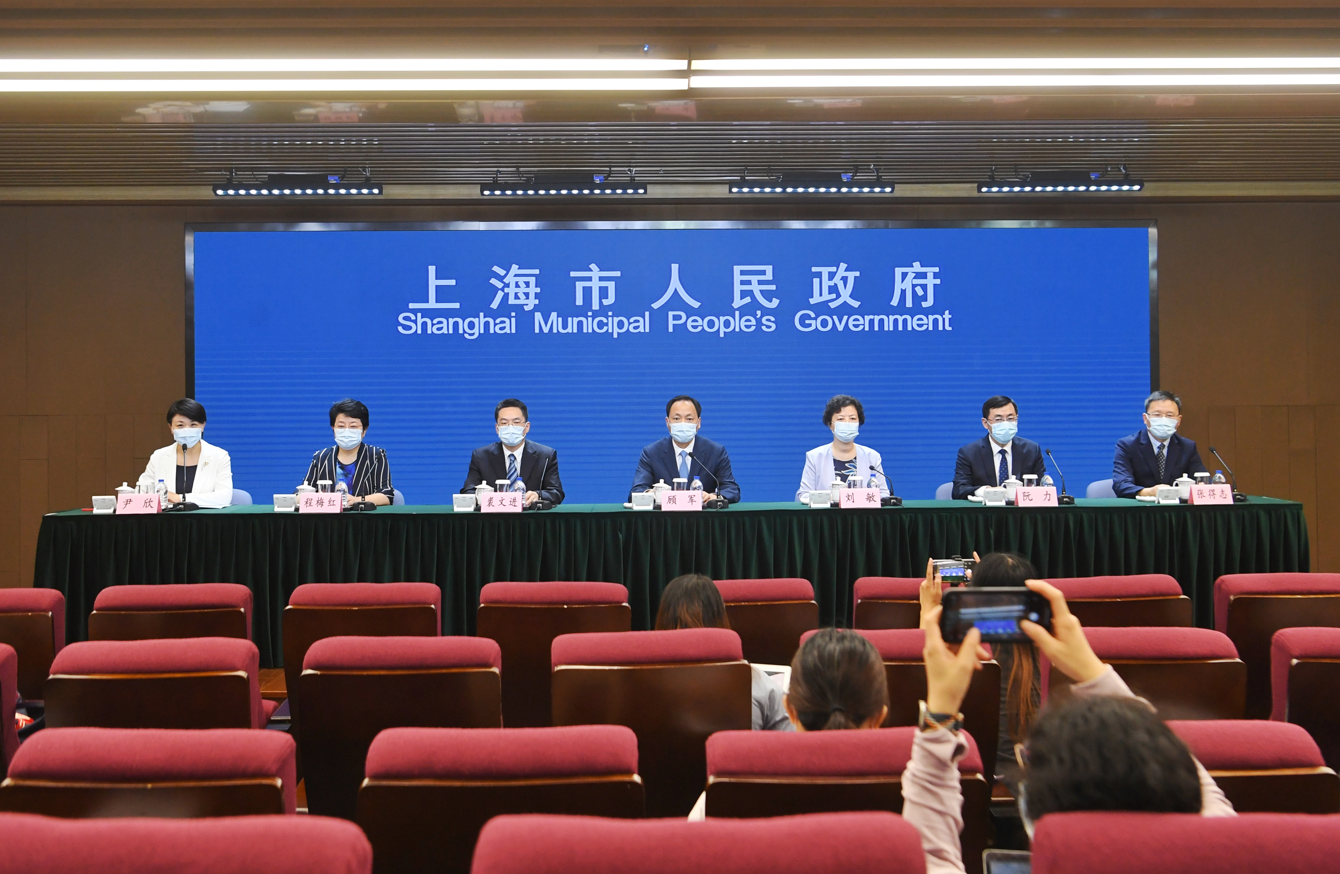 五五购物节、首发经济、汽车消费、上海旅游节……今天的市政府新闻发布会聚焦这些消费热点