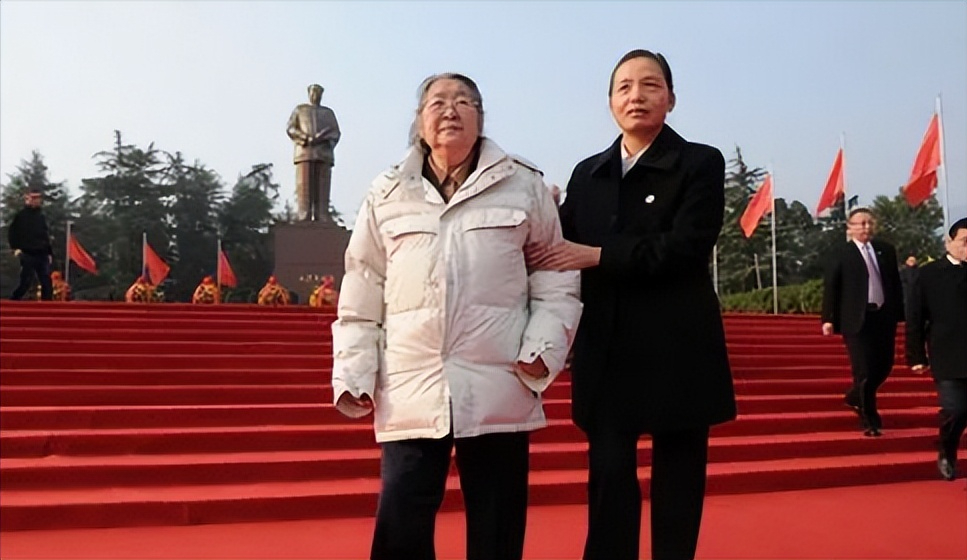 李讷的一生_李讷晚年生活_李讷的生活
