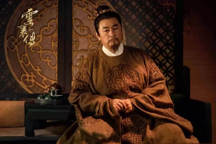 帅大叔李洪涛：上学时替江珊出头，偷户口本和老师女儿结婚，如今越老越红，背后的妻子功不可没