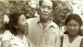 她是毛主席的小女儿，毕业于北大，一生有2段婚姻，如今81岁