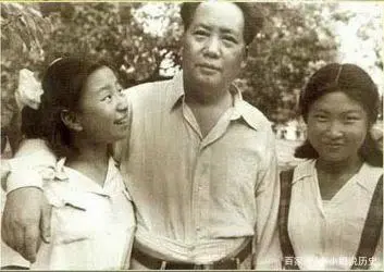 她是毛主席和江青的小女儿，毕业于北大，行事低调简朴，今年81岁
