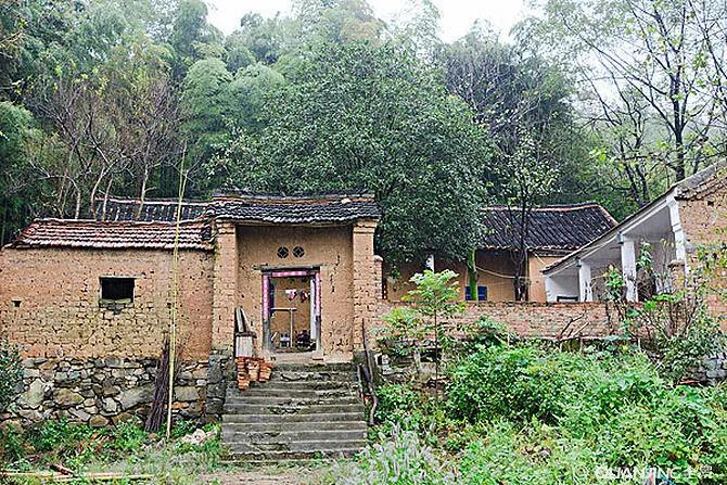 小小山村出奇闻：她芳龄28，年轻漂亮，却嫁给了75岁老人