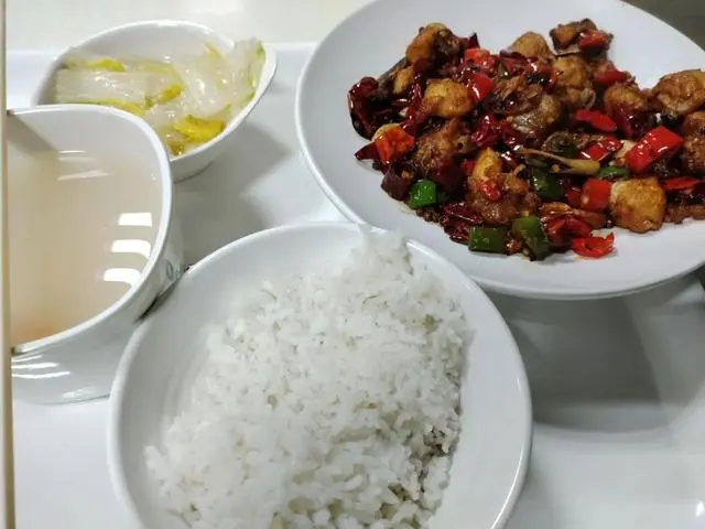 我在深圳职场打工的日子21：34岁，不结婚不买房，1个人过也很好