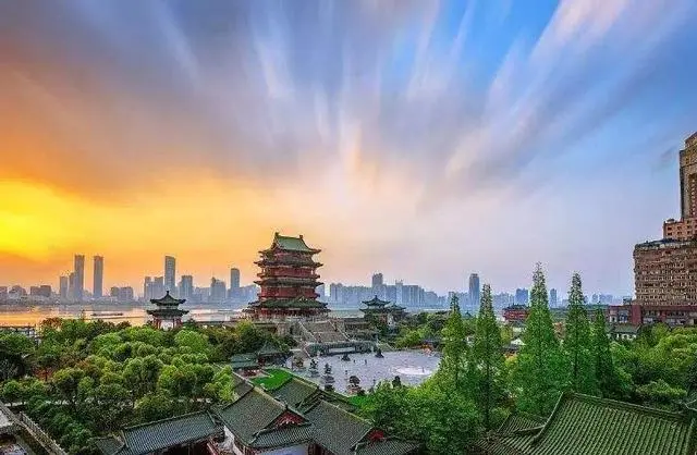 被誉为“江南三大名楼”之首，你了解滕王阁的“前世今生”吗？