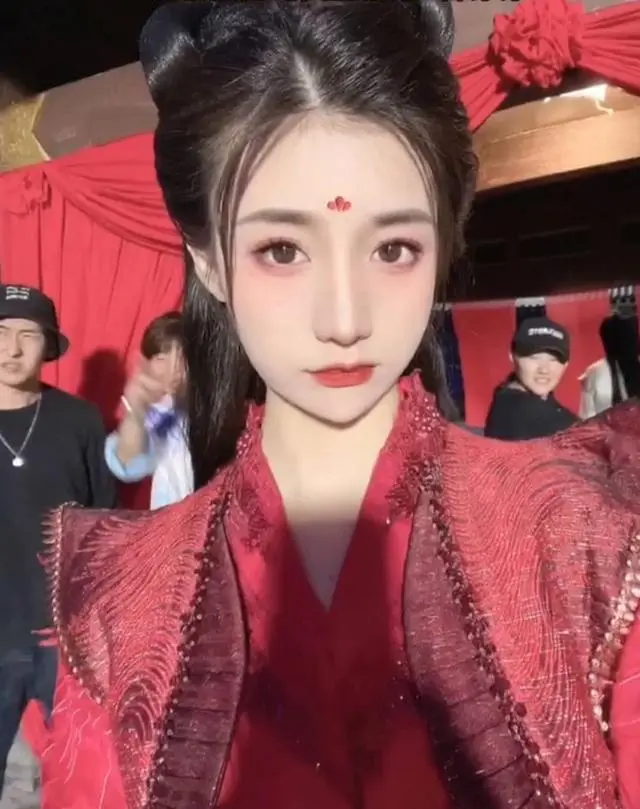 横店群演生活_横店群演真实生活_横店群演的真实生活伙食生活