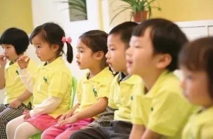 【父母课堂】孩子早一年上学好还是晚一年上学好？