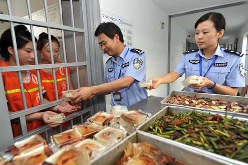 拘留所里面的生活是怎么样的？